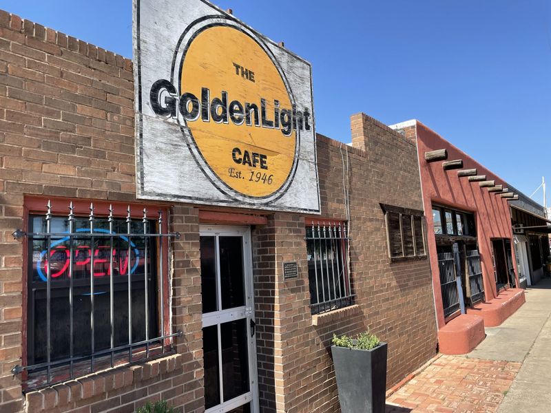 Golden Light Café – Historic Burger Joint With Secret Steak Skills