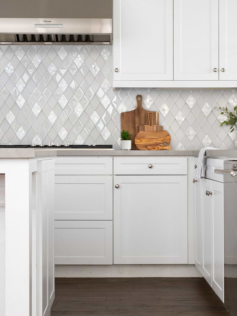 10 Ways Tile Could Keep Your Florida Kitchen Comfortable - Decor Hint Light-Colored Tiles to Reflect Heat