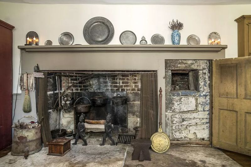 9 Boston Brownstone Fireplaces That Still Steal The Show - Decor Hint The Colonial Classic
