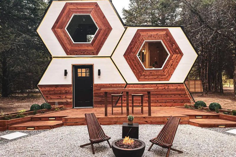 9 Savannah Squareside Homes That Feel Straight Out Of A Fairy Tale - Decor Hint The Honeybee Haven