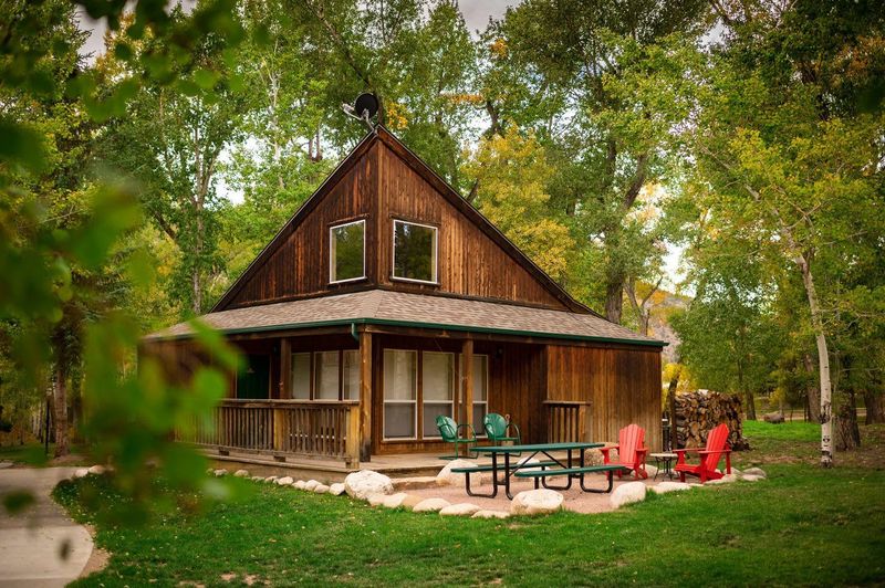 Creekside Chalets & Cabins – Salida, CO