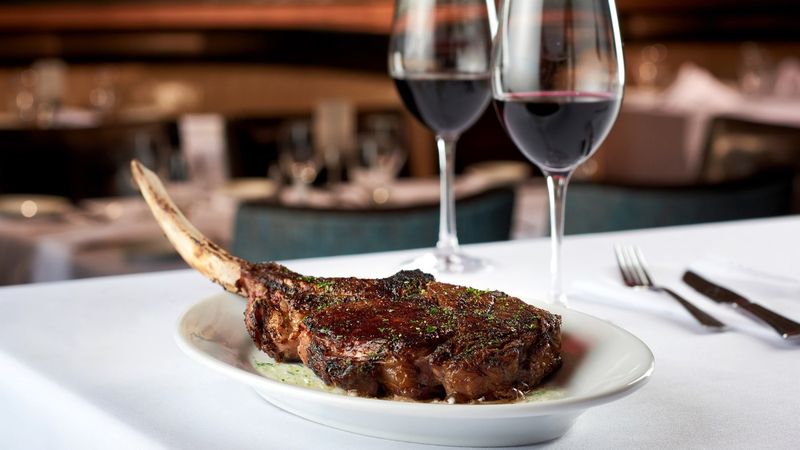 8 Georgia Steakhouse Chains That Locals Trust For A Perfect Ribeye - Decor Hint Ruth's Chris Steak House: The Sizzle Sells The Steak