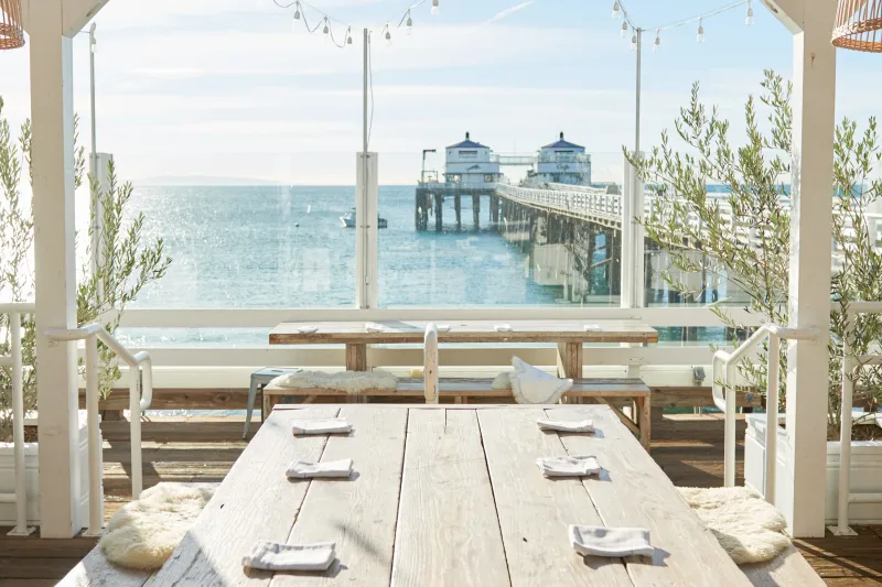 Burgers By The Beach In 12 Oceanfront Joints Along California's PCH - Decor Hint Malibu Farm Café