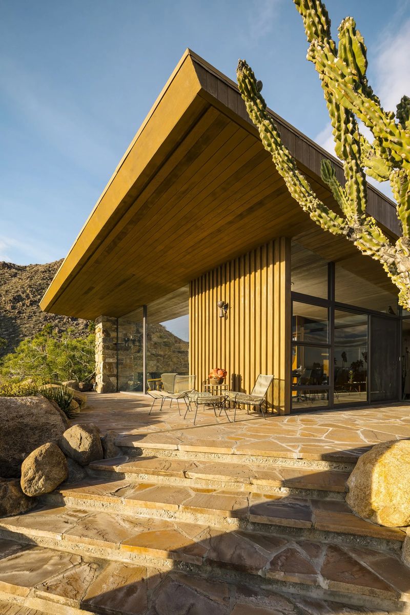 12 Palm Springs Mid-Century Homes That Still Feel Modern And Fresh - Decor Hint Edris House