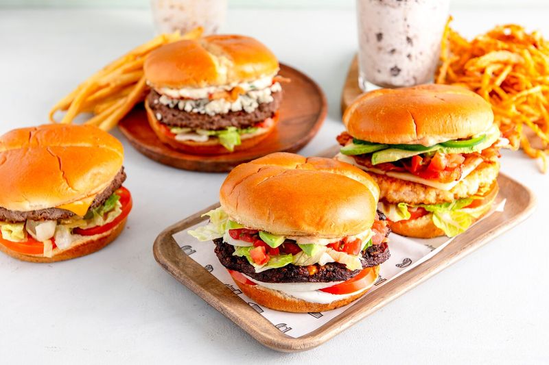 20 Florida Fast Food Spots Ready To Crush Your Cravings - Decor Hint Burger 21