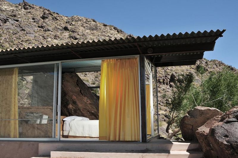 12 Palm Springs Mid-Century Homes That Still Feel Modern And Fresh - Decor Hint Frey House II