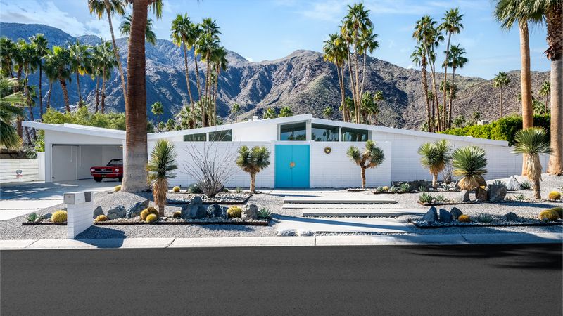 12 Palm Springs Mid-Century Homes That Still Feel Modern And Fresh - Decor Hint The Alexander Glass House