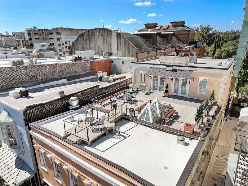 8 Charleston Porches That Steal The Show From The Living Rooms - Decor Hint The Rooftop Oasis