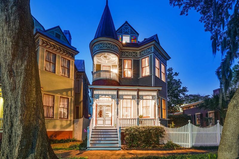 9 Savannah Squareside Homes That Feel Straight Out Of A Fairy Tale - Decor Hint The Turret Tower Townhouse