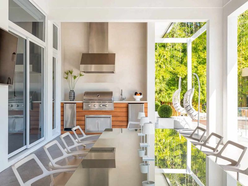 9 Tampa Courtyard Kitchens Built For Storm-Ready Living - Decor Hint The Multi-Level Safety Kitchen