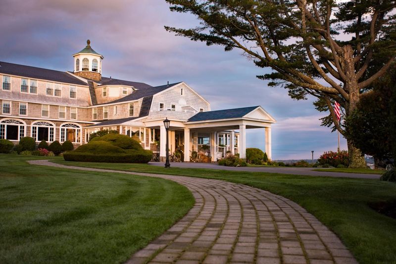 19 Historic Coastal Cottages That Define Maine's Charm - Decor Hint Black Point Inn – Prouts Neck's Seaside Sanctuary