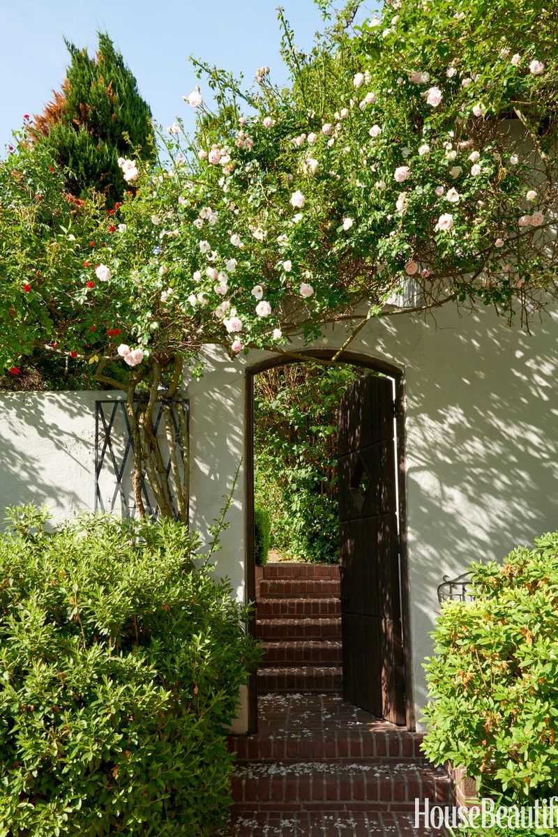 9 Savannah Squareside Homes That Feel Straight Out Of A Fairy Tale - Decor Hint The Secret Garden Bungalow