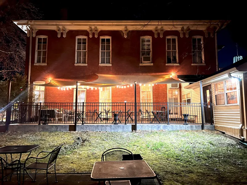 9 Kentucky Comfort Food Places So Good, Locals Keep Them Hush-Hush - Decor Hint Back Home Restaurant – Elizabethtown
