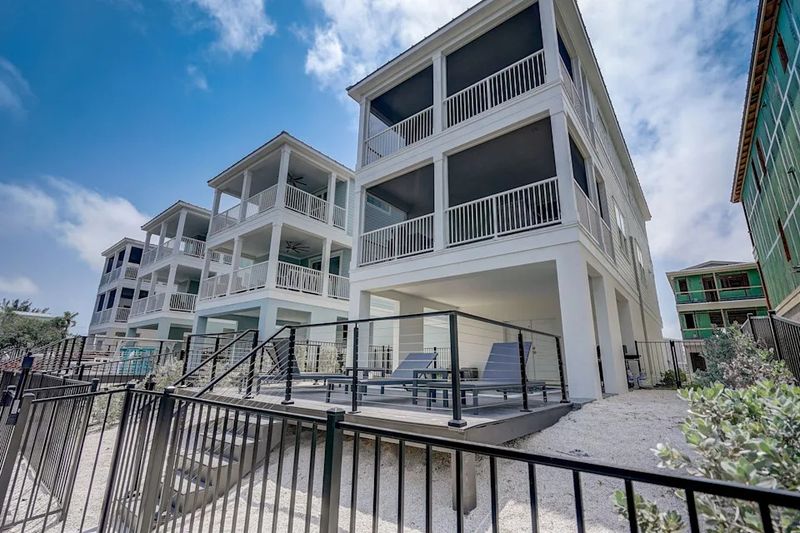 9 Tampa Courtyard Kitchens Built For Storm-Ready Living - Decor Hint The Rapid-Stow Storage System
