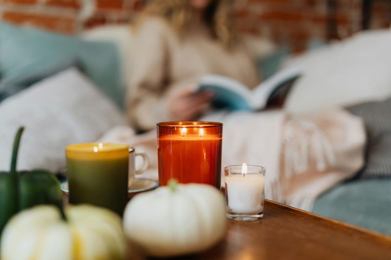 9 Seasonal Decorating Choices That Can Work Against Your Home's Style - Decor Hint Scent Confusion