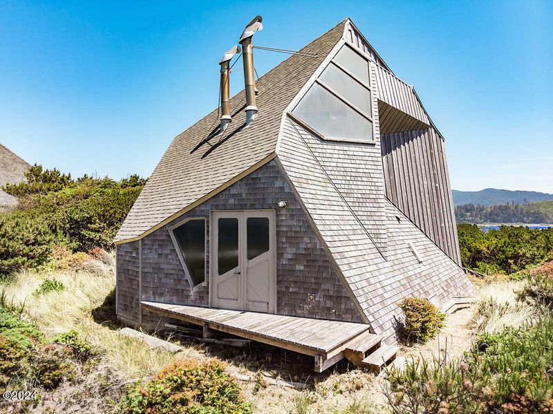 12 Oregon Coastal Homes With Breezy Timeless Style - Decor Hint Gleneden Beach Lodge