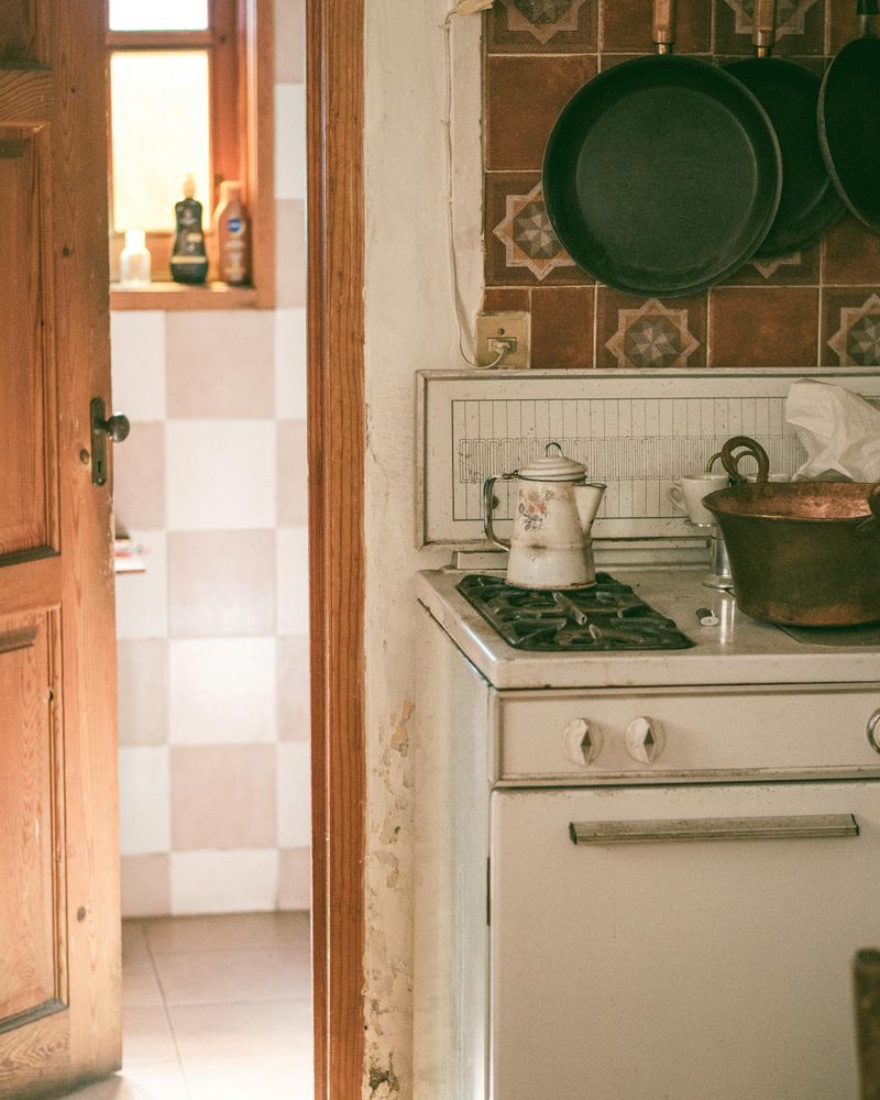 Comparing Rustic And Country-Style Kitchens And Their Common Features - Decor Hint Common Mistakes To Avoid With Rustic And Country-Style Kitchens