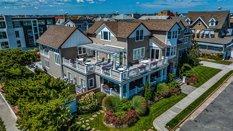 Waterfront / Shoreline Homes