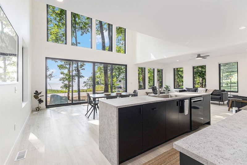 10 Kitchens In Michigan Lake Homes That Might Make The View The Star - Decor Hint Grand Haven Waterfront Kitchen