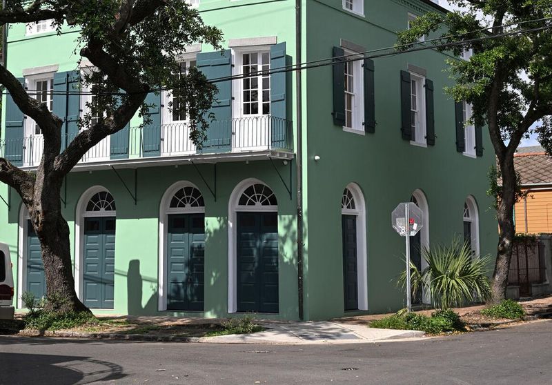 8 New Orleans Creole Cottages With Classic Vintage Appeal - Decor Hint Marigny's Corner Charmer