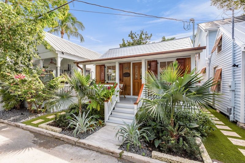 12 Key West Cottages With Tropical Charm That Buyers Love - Decor Hint Old Town Originals