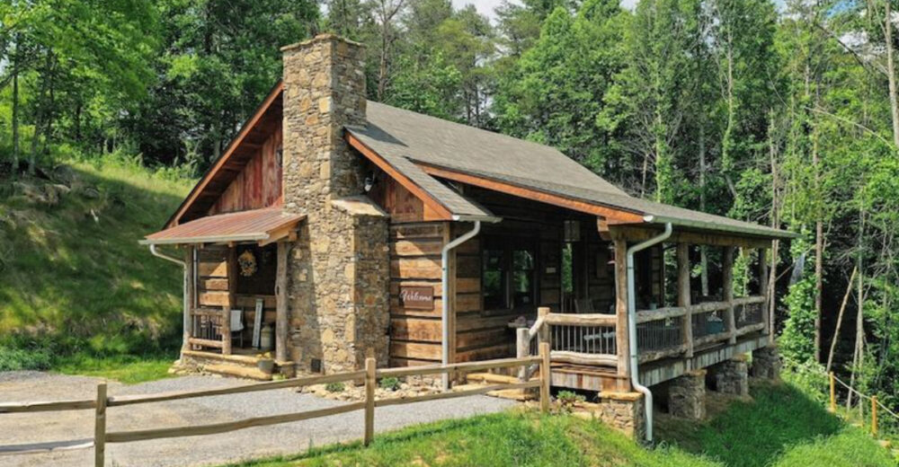 Tucked Away West Virginia Cabins With Dreamy River Views - Decor Hint