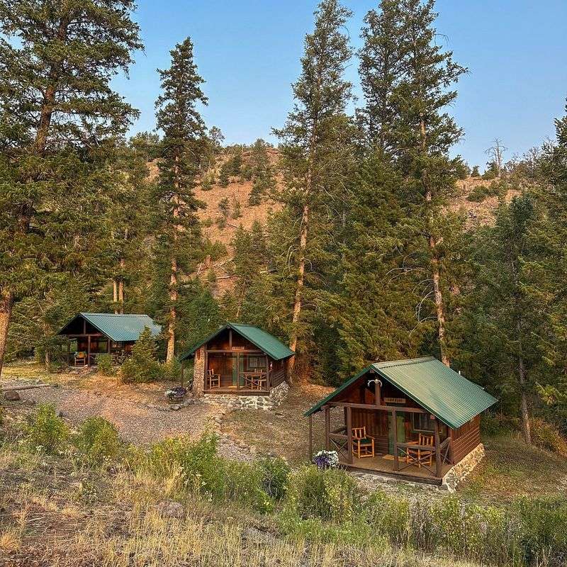 10 Wyoming Rustic Cabins With Views To Match Their Charm - Decor Hint Crossed Sabres Ranch - Shoshone River Retreat