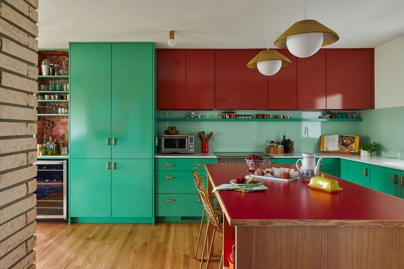 8 Austin Bungalows With Retro Kitchens Full Of Character - Decor Hint Cherry Red Ranch House Revival