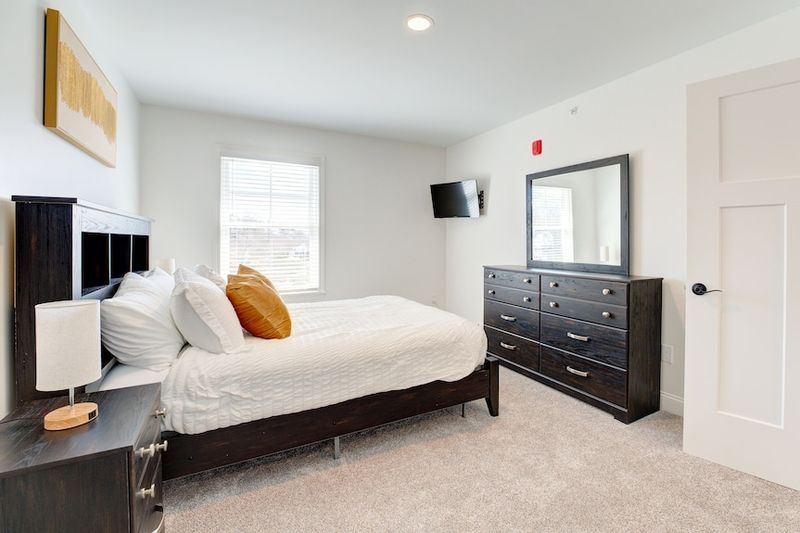 Auburn Farmhouse Bedroom – Academic Charm Meets Country Comfort