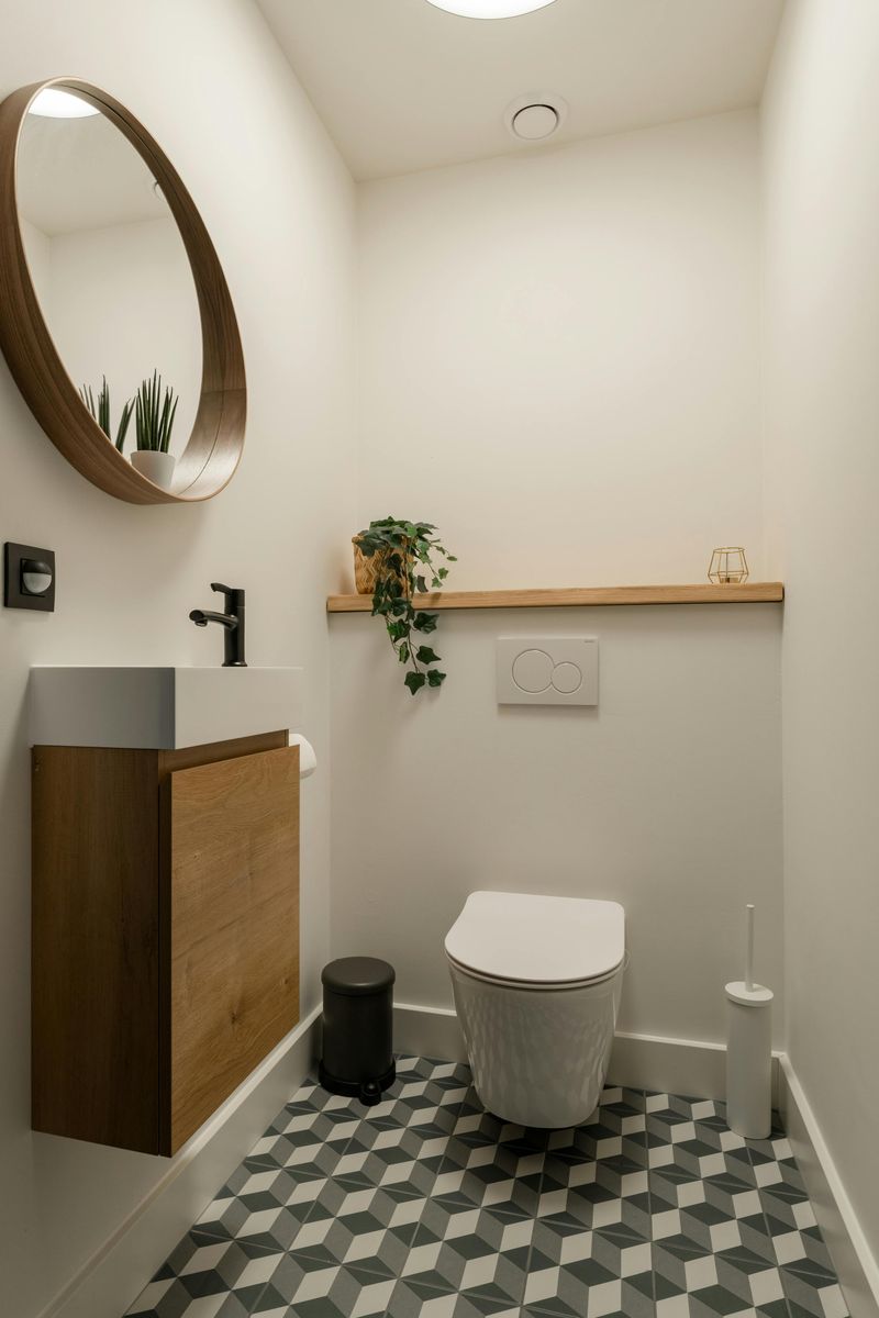 17 Tips That May Help You Achieve A Stunning Bathroom Look - Decor Hint Incorporate floating shelves