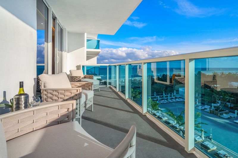 Poolside Party Deck