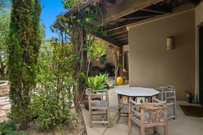 5 Ways To Make Your Yard Seem Bigger Without Moving Walls - Decor Hint Place smaller-scale furniture to maintain open space