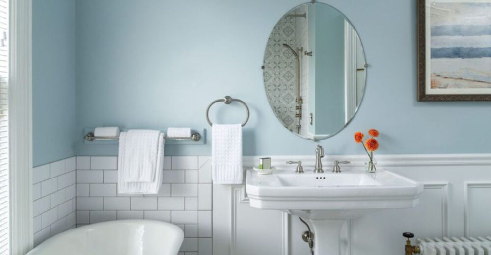 Utah Cabin Bathrooms That Maximize Small Spaces - Decor Hint