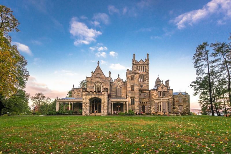 11 Lavish New York Mansions With Ties To The State's Richest Families - Decor Hint Lyndhurst Mansion