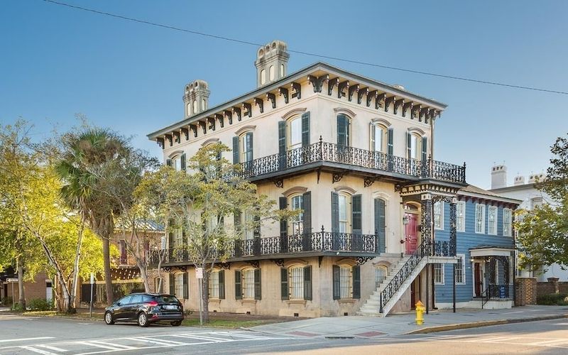 10 Outdoor Spots In Savannah That Could Make Boil Nights Feel Summery - Decor Hint The Pirate's House Courtyard – Savannah, Georgia