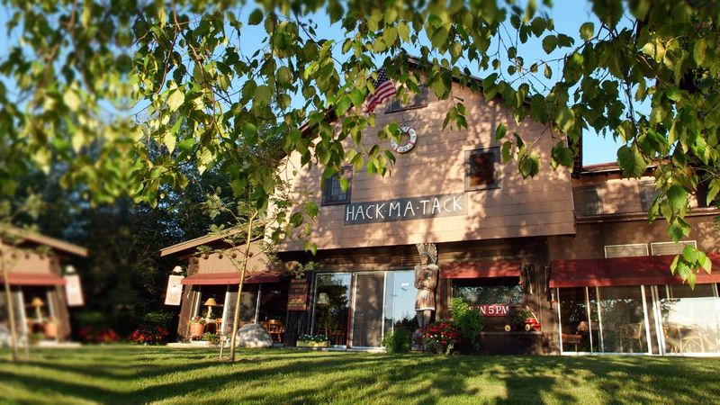Hack-Ma-Tack Inn on Mullett Lake