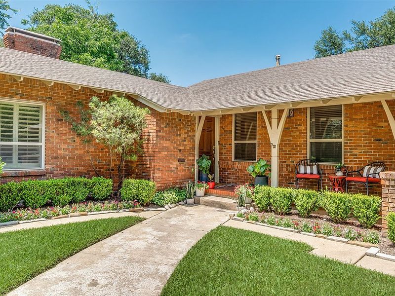 10 Dallas Ranch Homes With Family-Friendly Layouts - Decor Hint Preston Hollow Prairie Style