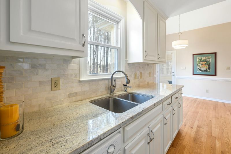 Experts Spot 11 Traditional Kitchens That Could Become The Next Big Thing - Decor Hint Marble Countertops