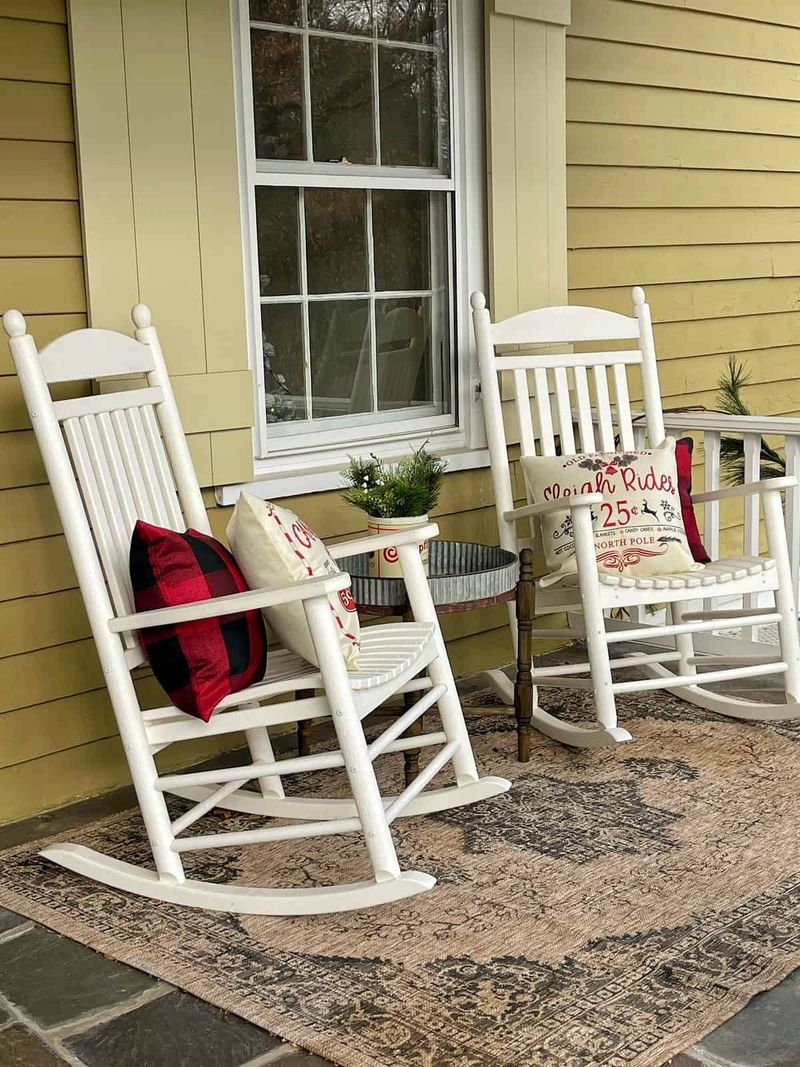 Cozy Cottage-Style Porch With Lanterns