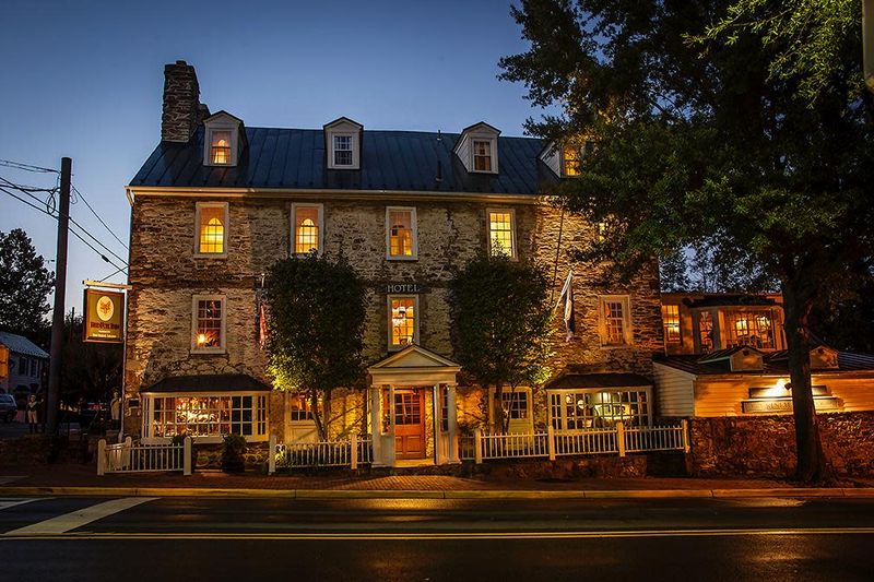 The Red Fox Inn & Tavern: Revolutionary Spirits Roam The Halls