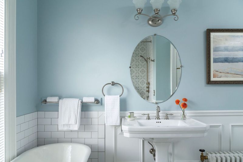 Utah Cabin Bathrooms That Maximize Small Spaces - Decor Hint Light Color Palettes To Open Up The Room