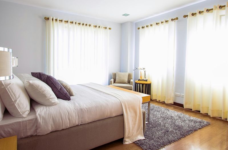 21 Simple Ways To Make Your Home Feel Cozier - Decor Hint Master The Art Of Layered Bedding