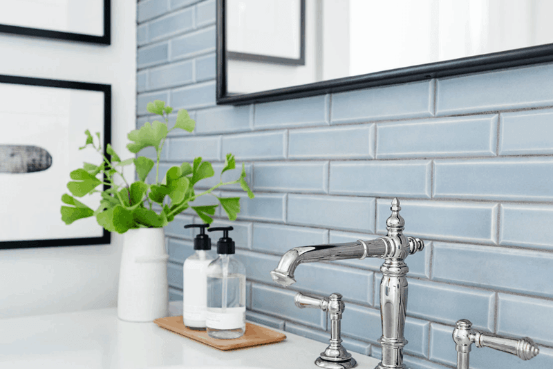 10 Portland Bathrooms With Bold Baby-Blue Touches That Feel Serene - Decor Hint Fresh And Breezy