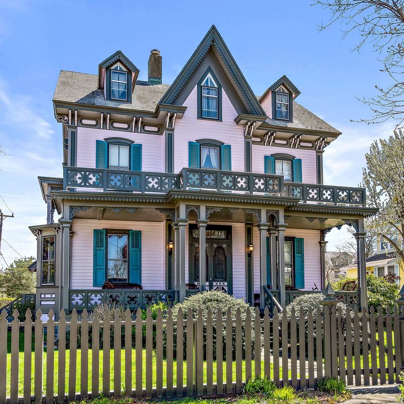 Historic / Renovated Homes