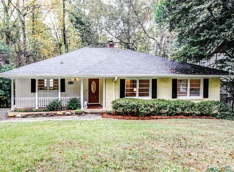 8 Atlanta Entryways Where Sustainable Materials Feel Classic And Modern - Decor Hint Candler Park Coconut Shell Stunner