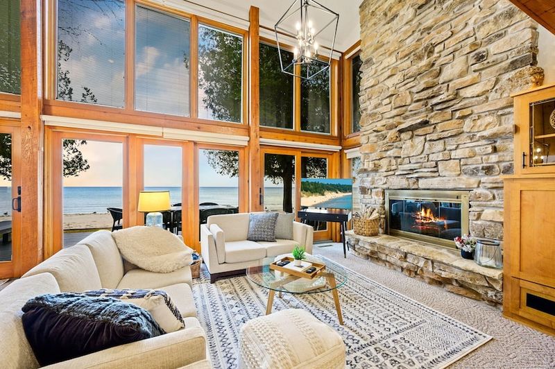 12 Michigan Lake Houses That Nail Cozy Style With Layers, Textures, And A Touch Of Plaid - Decor Hint Sunset Harbor Haven