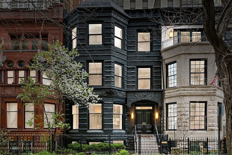 Gold Coast Brownstone – Heritage Craftsmanship Reimagined