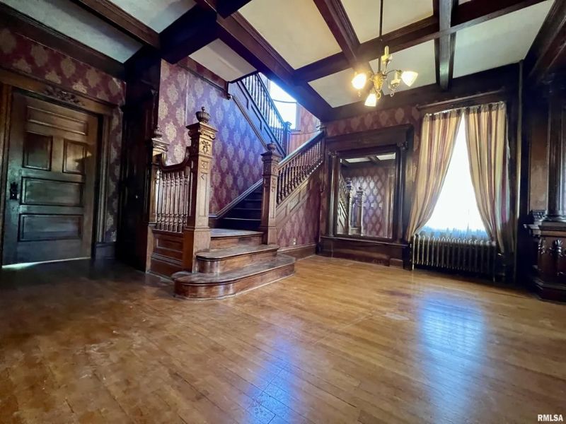 Monmouth's Queen Anne Time Capsule