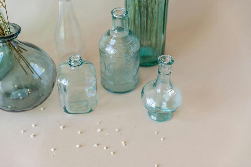 Timeless Earth-Toned Decor Ideas That Suit October Perfectly - Decor Hint Amber Glass Accessories