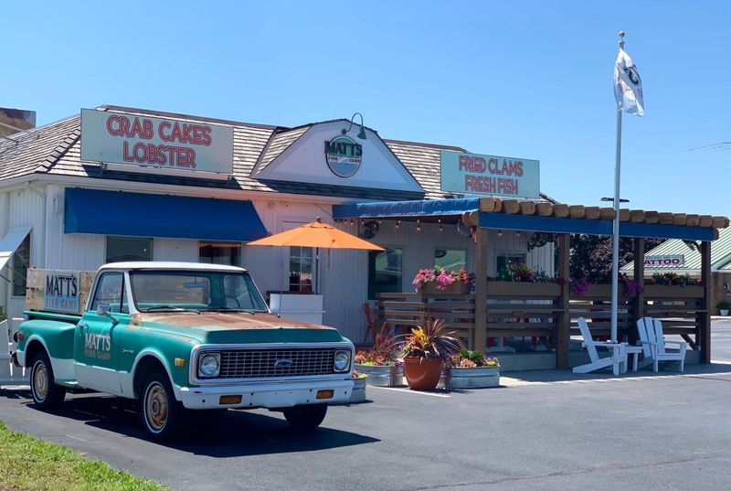 9 Delaware Crab Cake Counters That Keep It Old-School - Decor Hint Matt's Fish Camp